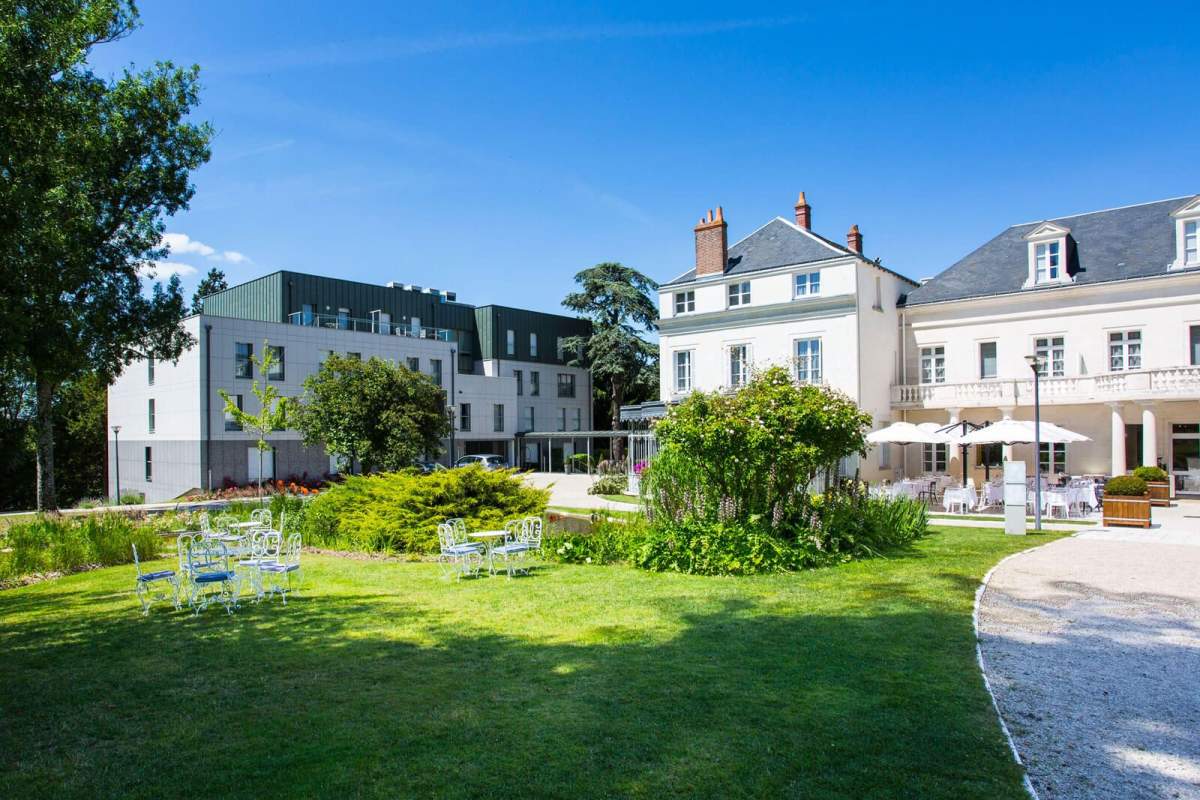 Hotel exterior on the Loire Châteaux route